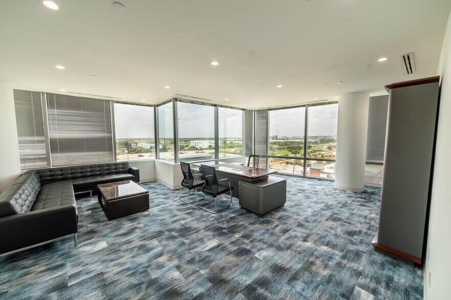 More Photos Of 9999 Bellaire Blvd, Houston Medical For Sale
