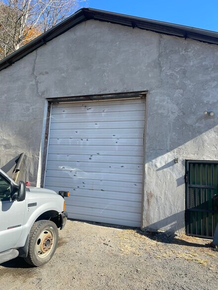 More Photos Of 431 E Broad St, Tamaqua Distribution For Sale