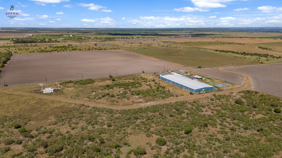 More Photos Of 833 County Road 583, La Coste Research And Development For Sale