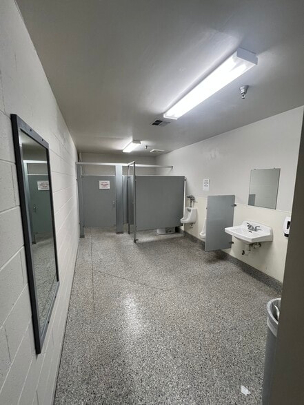 More Photos Of 200 China Grade Loop, Bakersfield Health Club For Lease