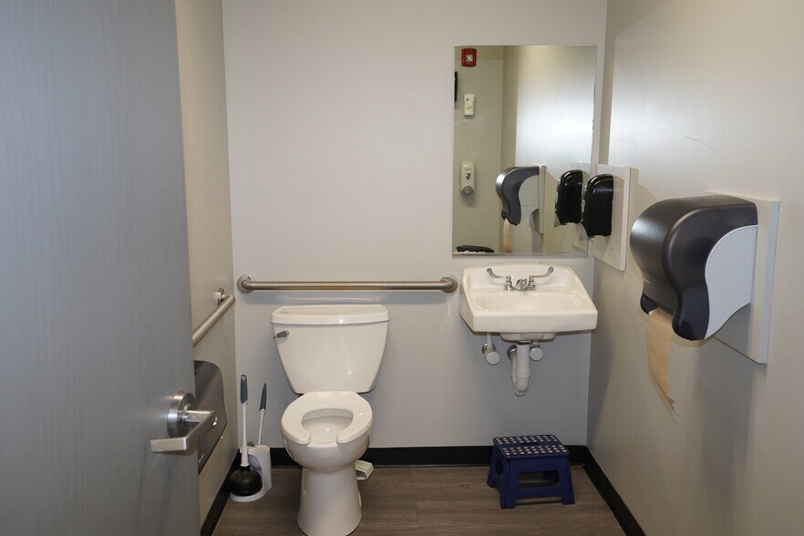 More Photos Of 3773 Monarch St, Frederick Warehouse For Lease