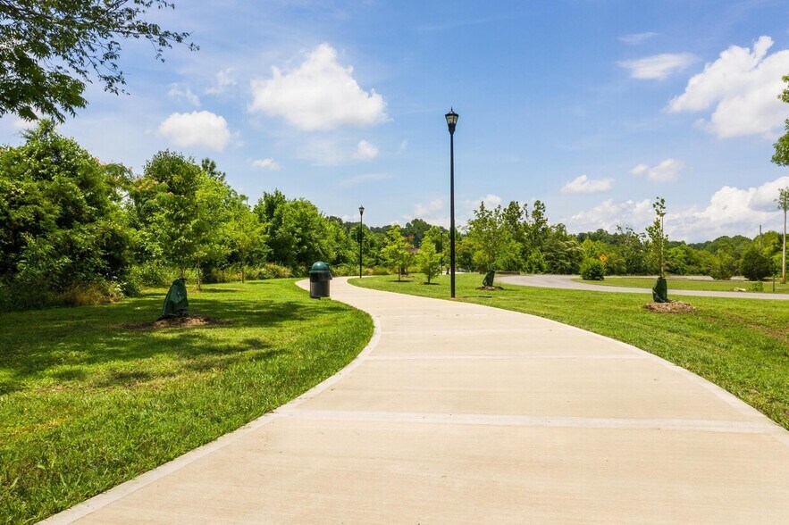 More Photos Of 3855 N Ocoee St, Cleveland Office For Sale