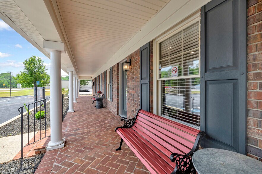 More Photos Of 679 Hospital Rd, Commerce Medical For Lease
