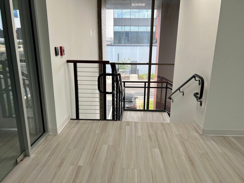 More Photos Of 5405 Diplomat Cir, Orlando Loft Creative Space For Lease