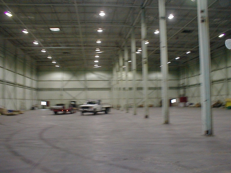 More Photos Of 3290 Claremont Ave, Evansville Manufacturing For Sale
