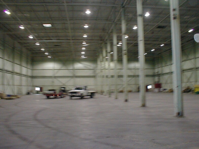 More Photos Of 3290 Claremont Ave, Evansville Manufacturing For Lease