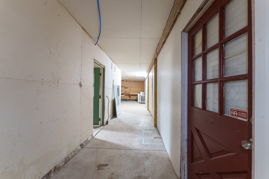 More Photos Of 15921 W M 36, Pinckney Light Distribution For Sale