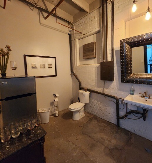 More Photos Of 1624 E Washington St, Phoenix Warehouse For Lease