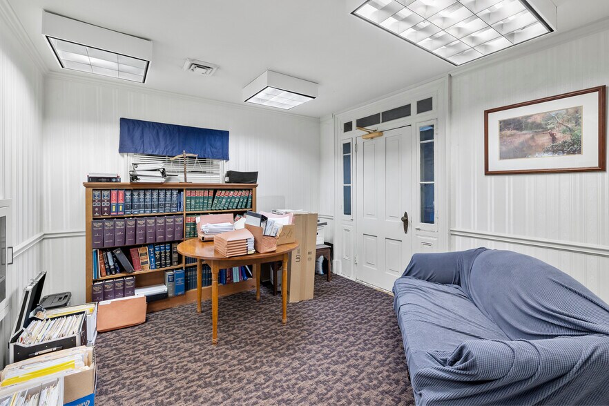 More Photos Of 37 W Middle St, Gettysburg Storefront Retail Residential For Lease