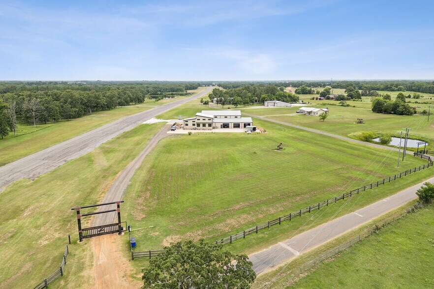 More Photos Of 863 VZ County Road 1508, Van Airplane Hangar For Sale