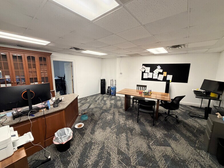 More Photos Of 825 W Professional Pl, Chesapeake Light Manufacturing For Lease