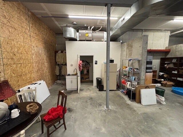 More Photos Of 207 Peach Way, Columbia Flex For Lease