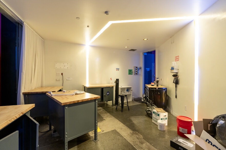 More Photos Of 2710 Media Center Dr, Los Angeles Research And Development For Lease