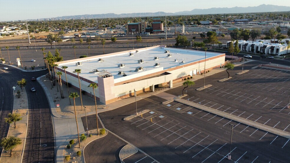 More Photos Of 9446 N Metro Pky W, Phoenix Warehouse For Lease