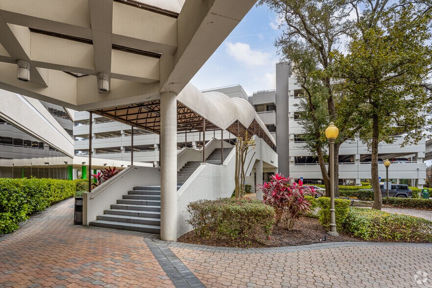 More Photos Of 1200 Riverplace Blvd, Jacksonville Office For Lease