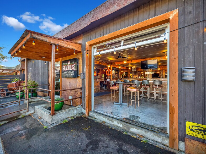 More Photos Of 780 US-101, Chinook Restaurant For Sale
