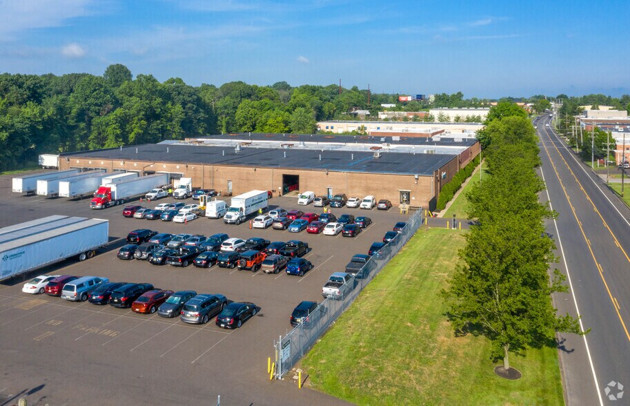 More Photos Of 1120 Industrial Blvd, Southampton Warehouse For Lease