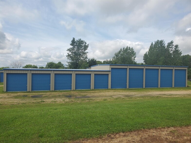 More Photos Of 224 Sunset Dr, Orangeville Self Storage For Sale