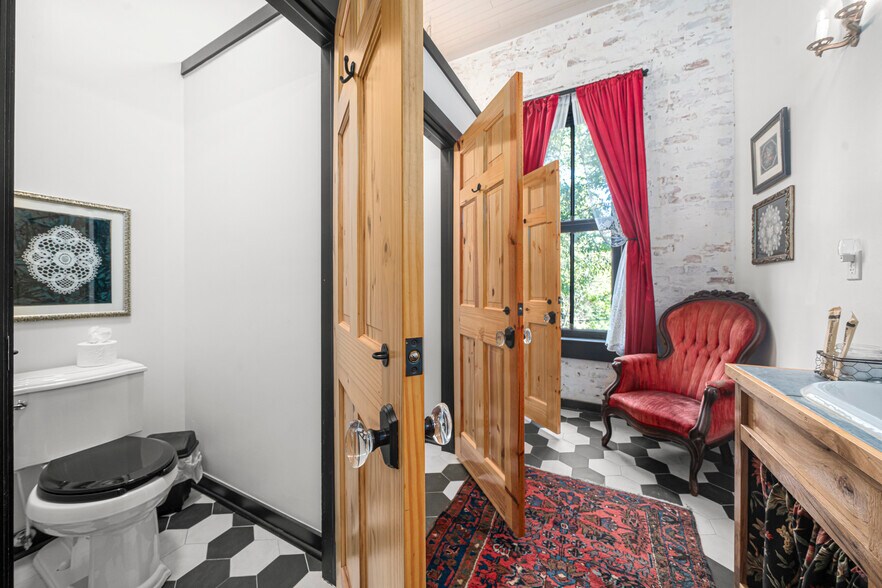 More Photos Of 411 E Front Ave, Chester Hospitality For Sale