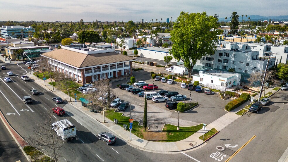 More Photos Of 1701 N Main St, Santa Ana Office For Sale