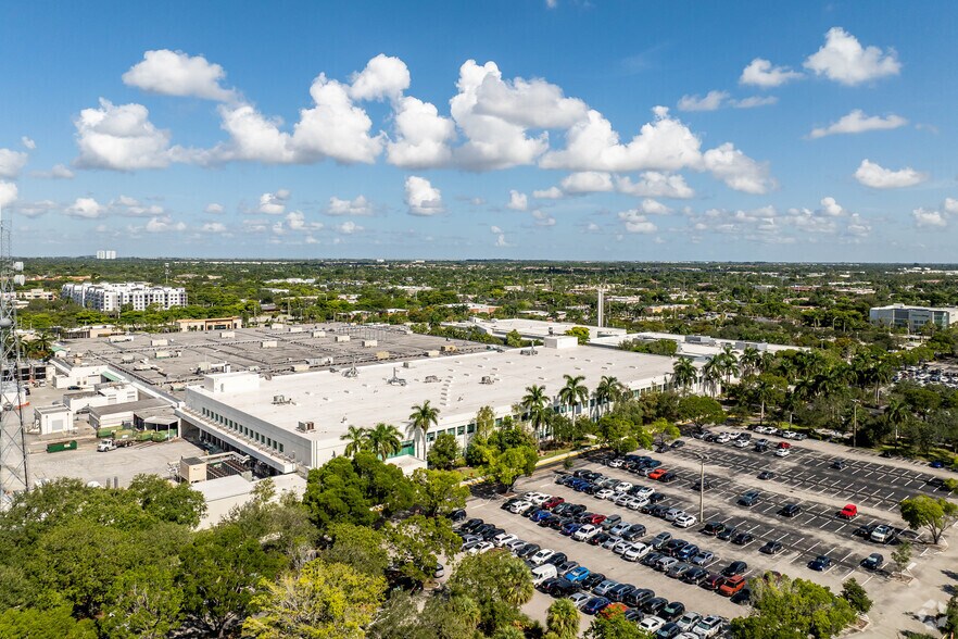 More Photos Of 7500 W Sunrise Blvd, Plantation Distribution For Lease