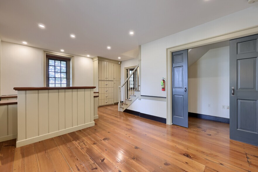 More Photos Of 711 Hartman Station Rd, Lancaster Office Residential For Lease