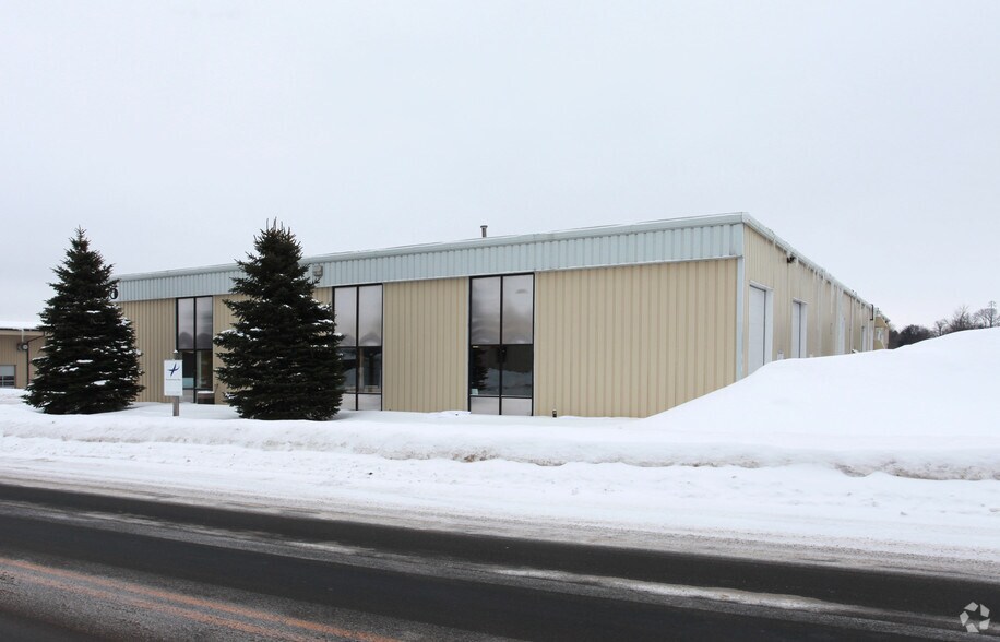 More Photos Of 2165 Daniels St, Long Lake Manufacturing For Lease