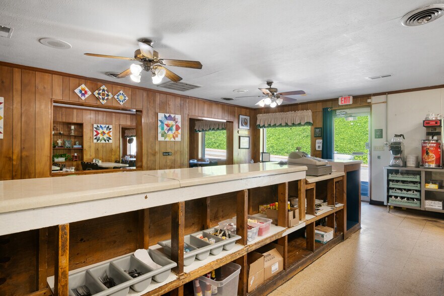 More Photos Of 7643 Roanoke rd, Shawsville Flex For Sale