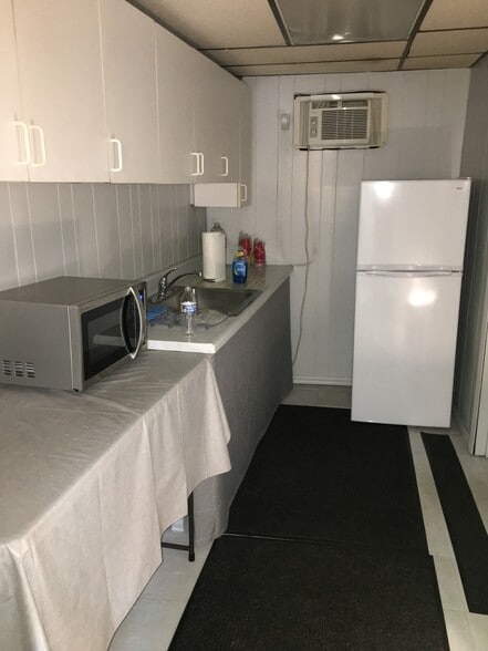 More Photos Of 38 Esther St, Newark Service For Sale