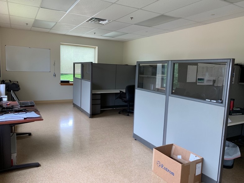 More Photos Of 230 Three Tun Rd, Malvern Flex For Lease