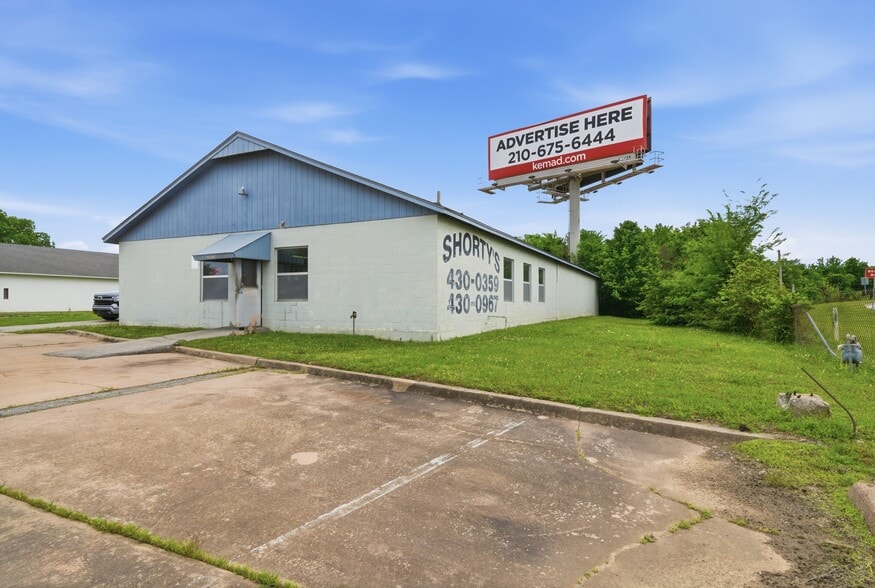 More Photos Of 2604 E Apache St, Tulsa Auto Repair For Sale