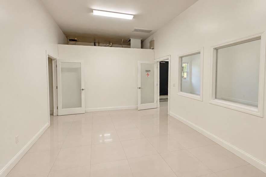 More Photos Of 7172 Melrose Ave, Los Angeles Storefront For Sale