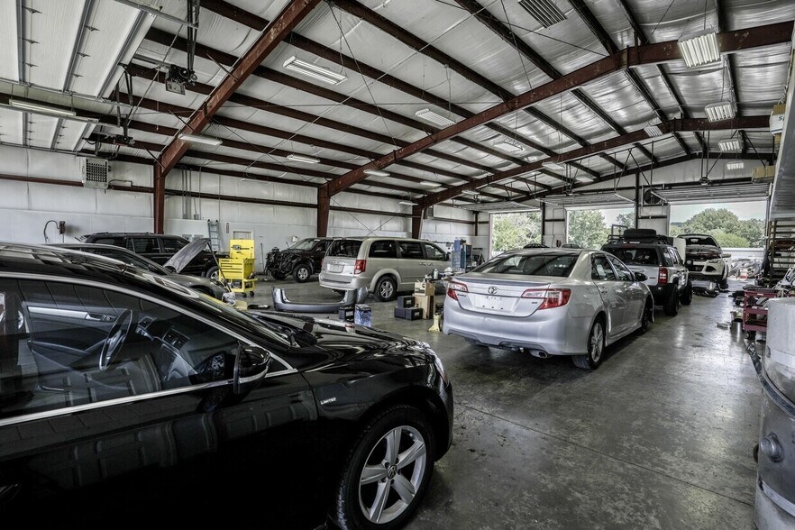 More Photos Of 71 Morgan Cir, Petersburg Warehouse For Sale