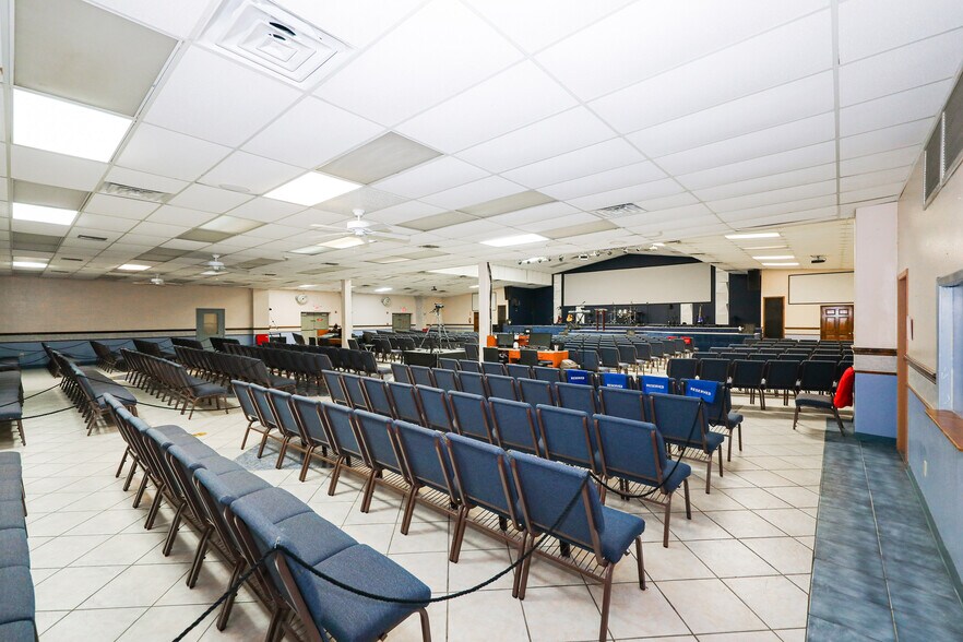 More Photos Of 1600 Clark Blvd, Laredo General Retail For Sale