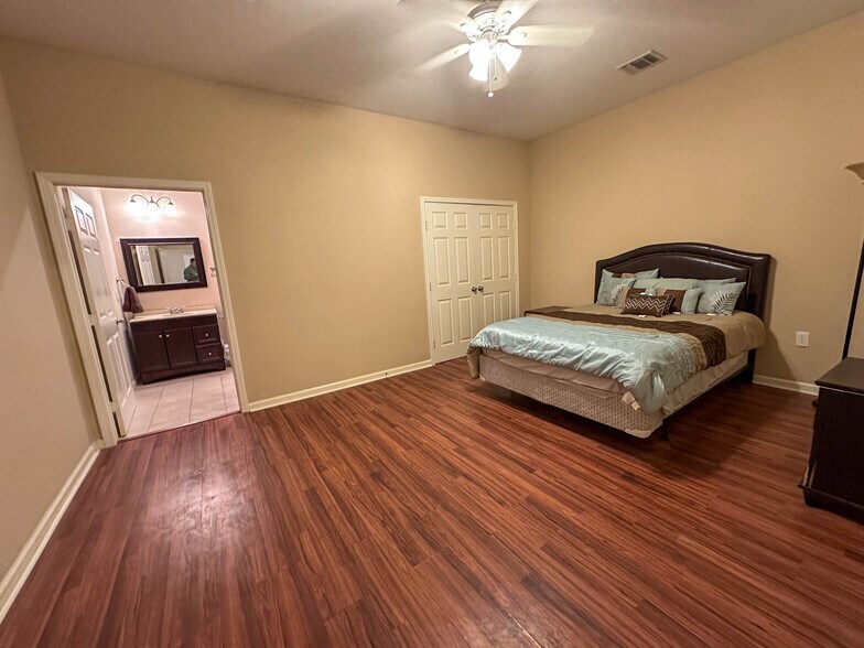 More Photos Of 193 Welco Ln, Jourdanton Warehouse For Sale