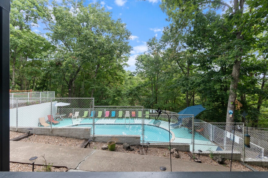More Photos Of 3031 E Van Buren, Eureka Springs Hotel For Sale