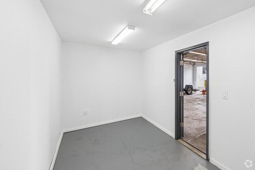 More Photos Of 18-17 130th St, College Point Warehouse For Lease