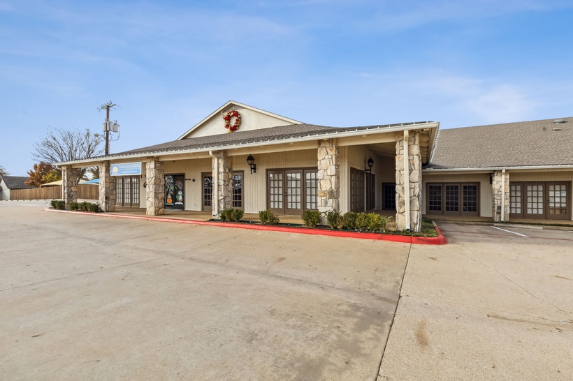 More Photos Of 1751 N Walnut Creek Dr, Mansfield Schools For Sale