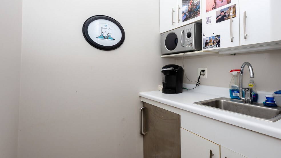 More Photos Of 1338-1346 W Irving Park Rd, Chicago Apartments For Lease
