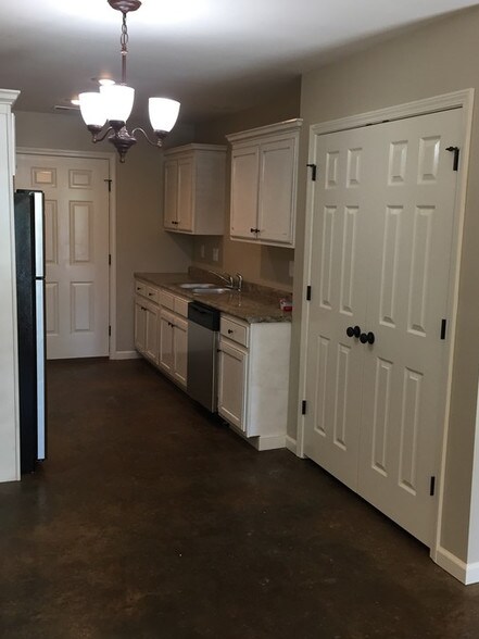 More Photos Of 3515 Harrison St, Batesville Apartments For Sale