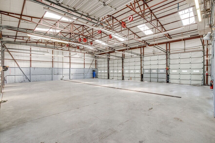 More Photos Of 3040 Ramona Dr, Fort Worth Research And Development For Lease