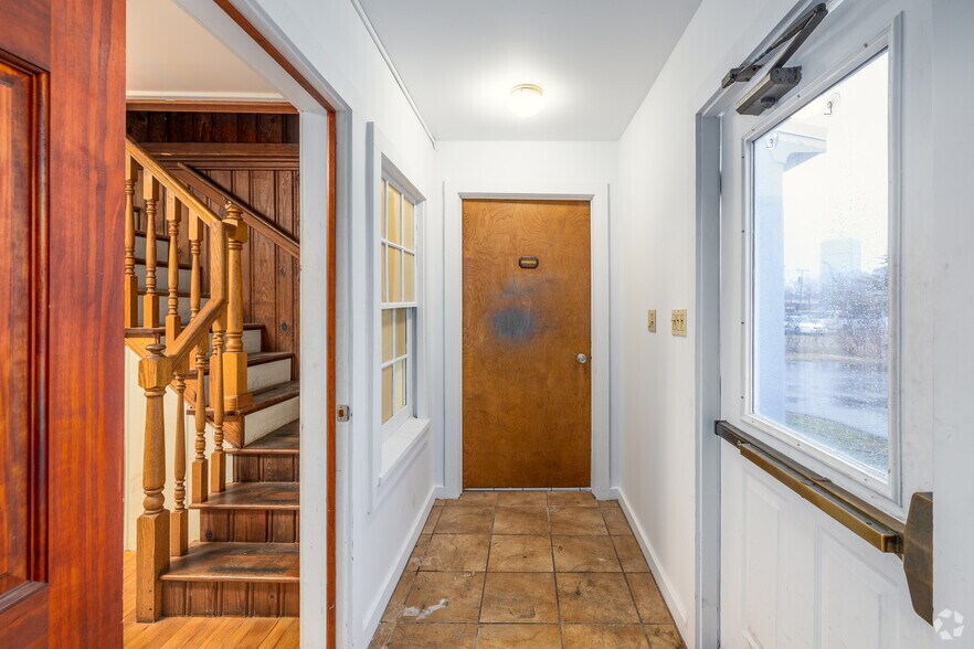 More Photos Of 4933-4935 Virginia Beach Blvd, Virginia Beach Auto Dealership For Lease