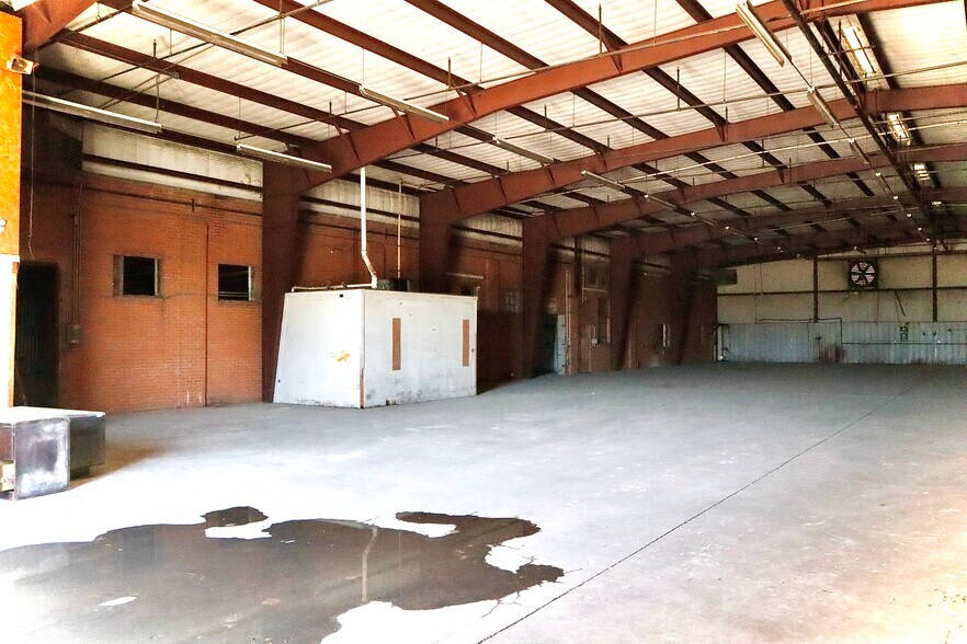 More Photos Of 912 N Beverly Dr, Wichita Falls Warehouse For Lease