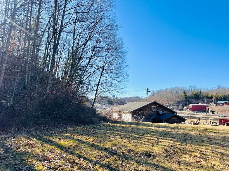 More Photos Of 178 Old Fayette rd, Oak Hill Showroom For Sale