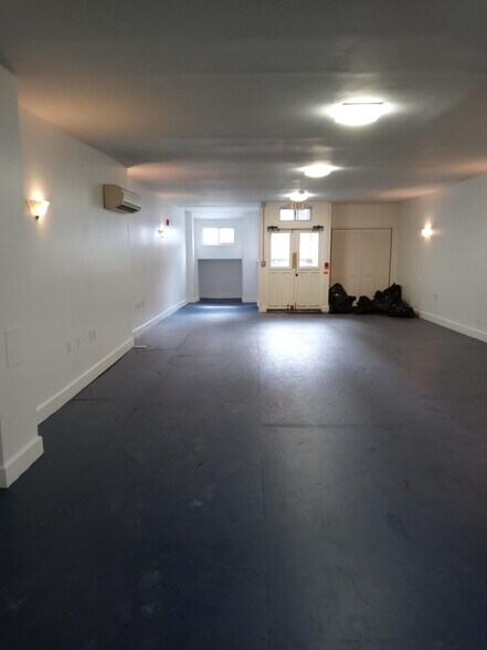 More Photos Of 33 S 3rd St, Philadelphia Storefront Retail Office For Lease