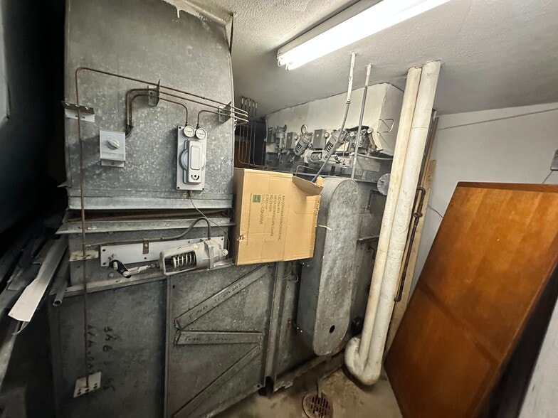 More Photos Of 1400 S Austin Blvd, Cicero Shelter For Sale