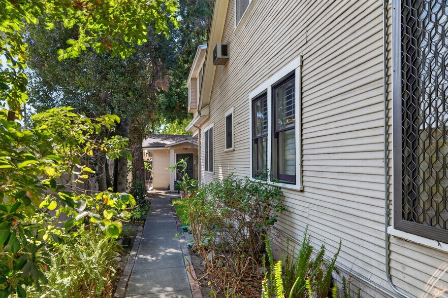More Photos Of 119 S Adams St, Glendale Multifamily For Sale