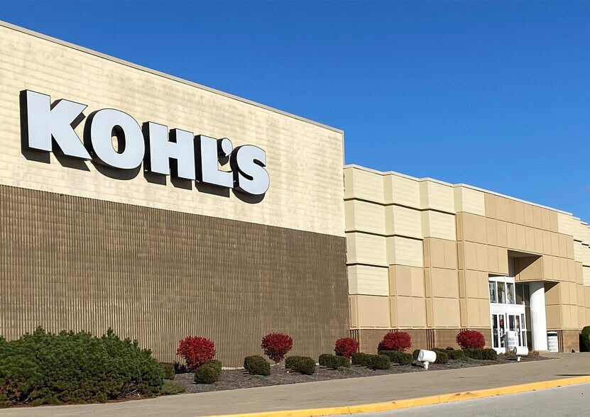 More Photos Of 1146 Hickory Point Mall, Forsyth Unknown For Lease