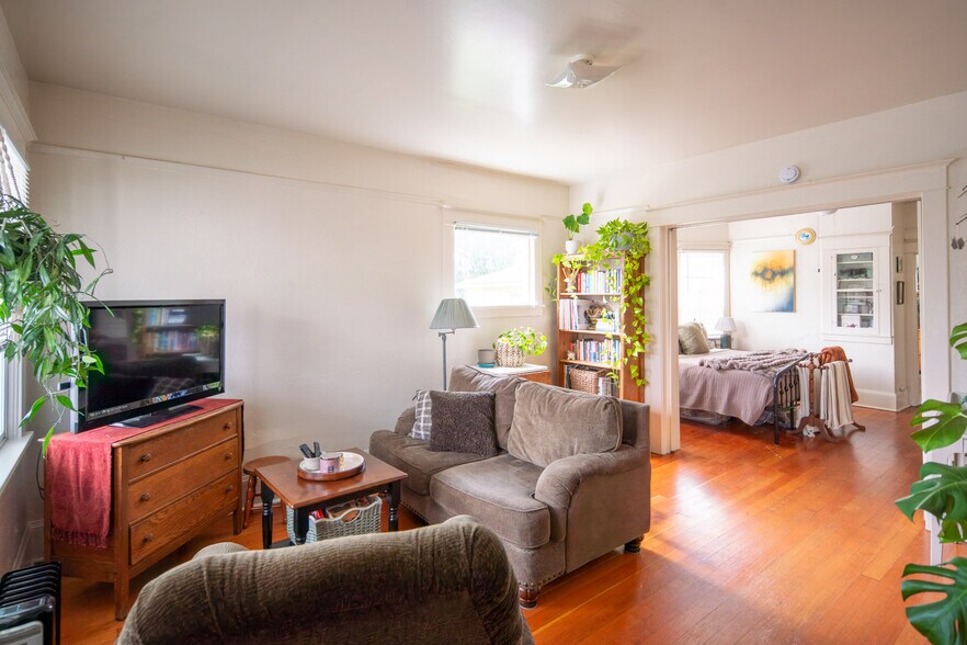 More Photos Of 3911 SE 28th Pl, Portland Apartments For Sale