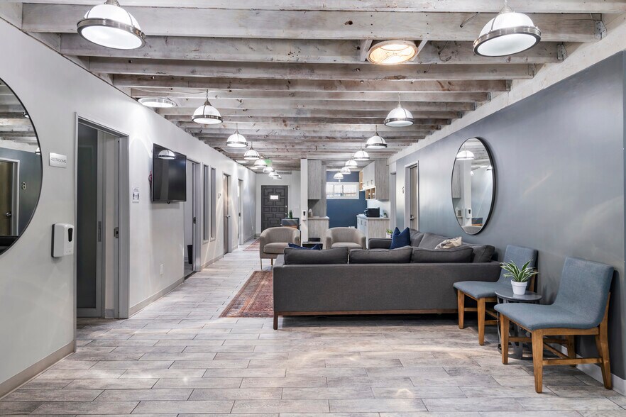More Photos Of 5723 Melrose Ave, Los Angeles Office For Lease